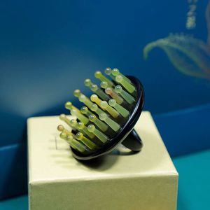 Peine de sándalo para masaje del cuero cabelludo de 10 cm o menos con 28 dientes para el cuidado y relajación de la cabeza - Product Image 4