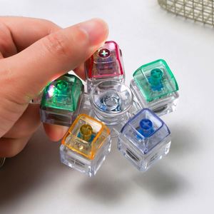 Porte-clés mécanique en forme de capuchon de clavier, jouet de décompression, fidget clicker, avec LED rotative à 4 trous et éclairage de capuchon de clavier - Product Image 2