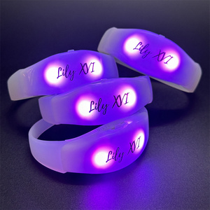 Op Maat Gemaakte Logo Led Polsbandjes Geluid Geactiveerde Feestartikelen Voor Afstuderen Valentijnsdag Thanksgiving Nieuwe Technologieproducten - Product Image 1