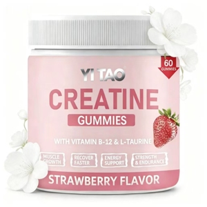 Las mujeres toman 5000 miligramos de gomitas de creatina con una cantidad de agua específica para mejorar la fuerza muscular y el rendimiento físico. - Product Image 1