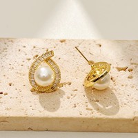 Boucles d'oreilles en perles de haute qualité, élégantes et tendance, avec un design original et des accessoires en laiton