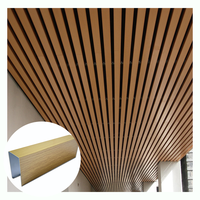 Plafonds en aluminium ignifuges modernes, imitation bois, faux baffles pour la décoration intérieure des restaurants