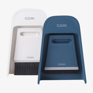 Juego de cepillos de limpieza de escritorio Kafei Shi con escobilla de goma y recogedor para cafetería y hogar, diseño de etiqueta de limpieza de mini escoba - Product Image 1