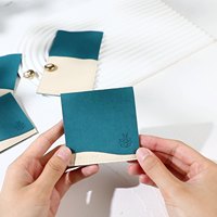 Mikrofaser-Schmuckbeutel 8x8cm Luxus-Geschenkumschlag mit Individuellem Logo Farbblock-Design Faltbar Minimalistischer Stil