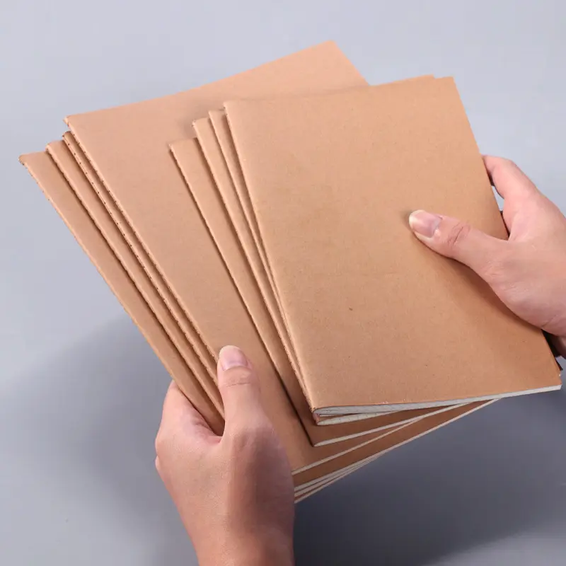 カスタム安いA5B5クラフト紙カバーノートブック印刷された学校の学生の練習帳縫製製本20枚の空白のグリッドライン紙