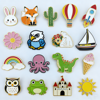 Broches en gros personnalisées, épingles rondes en émail souple ou dur, badges magnétiques à motifs d'animaux de dessin animé, épingles de revers avec carte de support