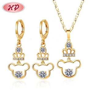 Conjunto de Joyas de Zirconia Chapado en Oro para Mujer, con Diseño de Corona de Oso y Colgante de Oso Hueco, Collar y Pendientes Colgantes, Regalo de Boda - Product Image 6