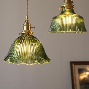 Pendentif en verre vert/clair en forme de fleur vintage pour balcon, lit et restaurant de chevet - Product Image 1