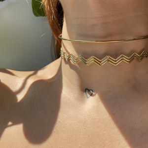 Collier ras du cou géométrique zigzag CUCOCUCA YFB 018 en acier inoxydable, motif moderne, bijou de cou au design simplifié pour l'été - Product Image 2