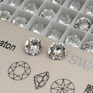 Boucles d'oreilles magnétiques pour femmes, personnalisées, en acier inoxydable 316L, avec diamants, style fashion. - Product Image 5