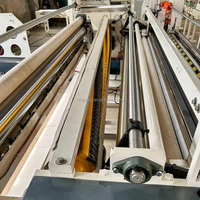 Machine de rembobinage, de découpe et de perforation de papier toilette contrôlée par PLC avec moteur à engrenages et roulement