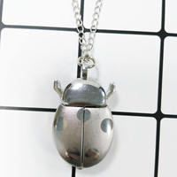NYY Collier Montre de Poche à Quartz à Ouverture Rabattable, Motif Coccinelle Mignonne et Colorée, avec Pendentif et Chaîne, Bijou Cadeau pour Enfants