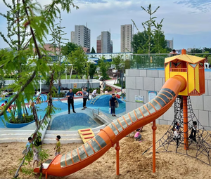 Scivolo a Spirale Traslucido Girevole per Interni, Eco-compatibile, Capacità 10-15 Bambini, per Divertimento Comunitario - Product Image 6