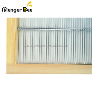 รั้วกั้นนางพญาผึ้งรุ่นใหม่ยอดนิยม Menger Bee Queen Excluder รุ่น QE-9 สำหรับรังผึ้งไม้ขอบเหล็กชุบสังกะสี 10 เฟรม รับประกัน 2 ปี - Product Image 5