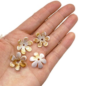 Breloque en acrylique bicolore imitation coquillage, pétale de fleur à six pétales, pour la création de chaînes de téléphone, porte-clés et pendentifs de voiture - Product Image 5