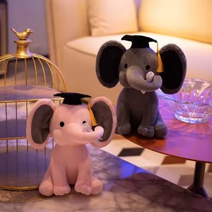 Dl5 Hot Baby Elephant đồ chơi tốt nghiệp voi búp bê bán buôn dễ thương bác sĩ hat Voi nhồi bông sang trọng nhảy múa búp bê - Product Image 3