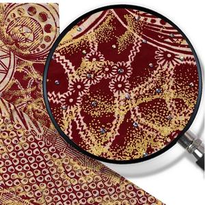 Tissu imprimé <span class=keywords><strong>africain</strong></span> <span class=keywords><strong>rouge</strong></span> décoré de paillettes dorées et de strass. Ce tissu est également connu sous le nom de Ankara ou de tissu imprimé hollandais. - Product Image 1