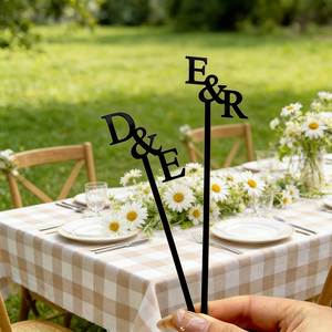 Agitateurs à boisson en acrylique personnalisés, bâtonnets à cocktail personnalisés avec les noms des couples, décorations pour fiançailles et fêtes - Product Image 1