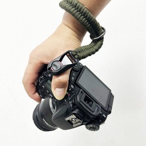 สายรัดข้อมือพาราคอร์ด 2.5 ซม. สไตล์มืออาชีพสำหรับกล้อง DSLR มิเรอร์เลส ป้องกันการสูญหาย - Product Image 1