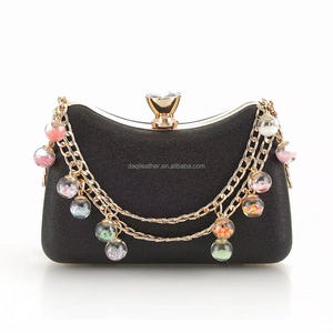 Bolso de mano con cadena, estilo nuevo, bandolera pequeña cuadrada, bolso de noche, clutch único de mano - Product Image 1