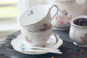 Ensemble de tasses et soucoupes en porcelaine fine de style européen, relief pastoral frais, plaqué or, luxe, écologique, durable, pour le thé de l'après-midi - Product Image 6