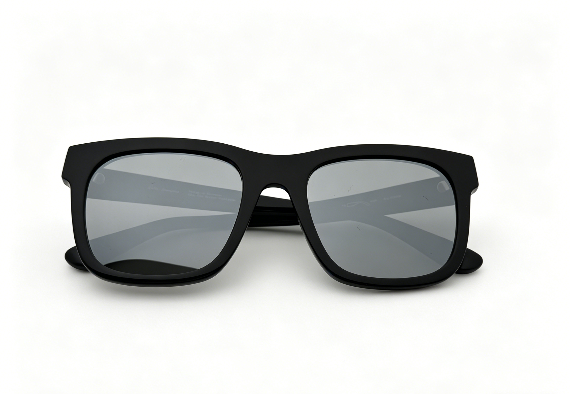 Black frame with grey mirrored lens