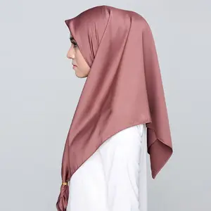Yibaoliイスラム教徒の女性のシルクの模造品30色卸売ヒジャーブスカーフショールマットサテンヒジャーブ