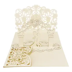 Carte d'invitation de mariage personnalisée en papier découpé au laser à trois volets avec enveloppe