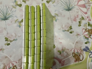 กระดานไพ่นกกระจอกอะคริลิคสีเขียวแอปเปิ้ล 4 ชั้น ยี่ห้อ Apeco แบบสั่งทำพิเศษ - ดีไซน์ทันสมัย หรูหรา เป็นมิตรกับสิ่งแวดล้อม ทนทาน พกพาสะดวก ขายส่ง - Product Image 2