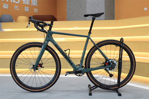 Bicicleta de Carretera y Montaña de Gravel para Adultos con Cuadro de Aluminio de 16 Pulgadas, Frenos de Disco de Fibra de Carbono, 700cc, 11kg - Product Image 4