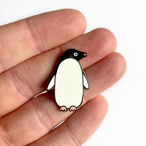 Broche de Metal Simple de alta calidad con patrón de Color blanco y negro, alfileres de solapa de animales a la moda, alfiler de esmalte suave Duro Personalizado, pingüino - Product Image 1