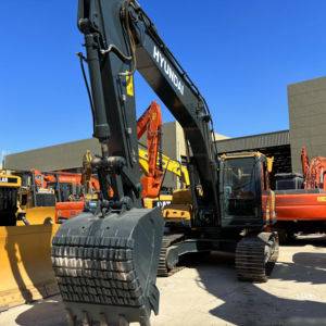 Excavatrice hydraulique Hyundai 220lc-9s d'occasion, modèle 2020, poids opérationnel de 20 tonnes, bon état de fonctionnement, état d'origine, composants principaux - Product Image 1