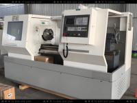 Tour CNC CK61110B pour l'usinage de boîtes de vitesses lourdes de machines d'ingénierie