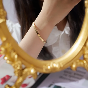 Bracelet unisexe décontracté en plaqué or rose 18 carats, lettre tendance en acier inoxydable 304 avec zircon, perle, diamant, mode religieuse - Product Image 2