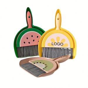 Ensemble balayette et pelle en plastique de haute qualité, imprimé avec un logo personnalisé, pour le nettoyage de la maison et du bureau - Product Image 1