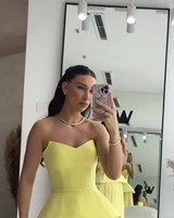 Robe Longue Élégante Jaune Sans Bretelles Épaules Dénudées Plissée Coupe Ajustée pour Femme
