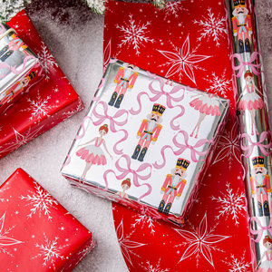 Papier cadeau métallique de Noël avec motif casse-noisette et ballerine, nœuds roses et finition argentée pour emballages de fêtes - Product Image 2