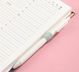 Agenda Personalizada A5 con Cubierta de Cuero, Espiral, Bolsillo Trasero con Esquinas Metálicas y Presilla para Bolígrafo, Cierre con Banda Elástica - Product Image 5