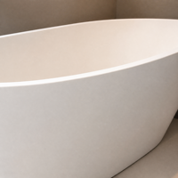 Baignoire autoportante ovale grande et blanche en acrylique, style naturel moderne, pour intérieur, spa et resort, durable, design sans joint