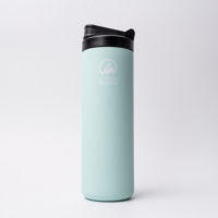 Bouteille d'eau de sport isolée sous vide de 20oz en acier inoxydable avec couvercle et poignée.