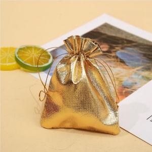 Sac cadeau personnalisé en polyester doré écologique avec cordon de serrage pour bijoux et bonbons, sac de rangement portable pour décoration de mariage et de fête 9x12cm - Product Image 1