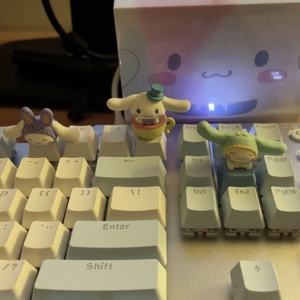 Figura personalizada R4 R1 WASD, <span class=keywords><strong>flechas</strong></span>, barra espacial, Cinnamoroll, artesanía de resina, tapa de tecla hecha a mano, pc único - Product Image 3