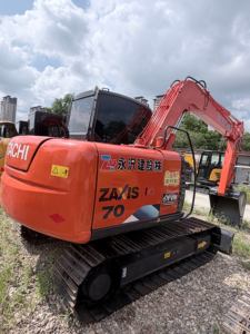 Excavadora compacta Hitachi Zaxis 70 usada con pocas horas de uso, equipo hidráulico estable para trabajos de construcción en espacios reducidos - Product Image 2