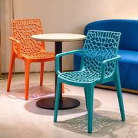 Chaise empilable en plastique creux Macaron, chaise de salle à manger nordique avec dossier, chaise durable pour étudiants, idéale pour l'école, la salle de classe, la cantine