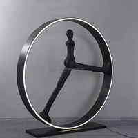 Sculpture personnalisée artistique en fibre de verre, modèle humain, avec anneau de vent et de feu, LED intégrée, pour hôtel et salon