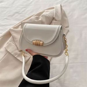 Sac bandoulière femme en cuir PU à imprimé géométrique rétro grande capacité idéal pour les cadeaux promotionnels - Product Image 6