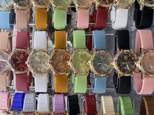 Orologio da Donna con Cassa Placcata in Oro, Cinturino in Silicone, Rotondo, Resistente all'Acqua, Smartwatch alla Moda - Product Image 3
