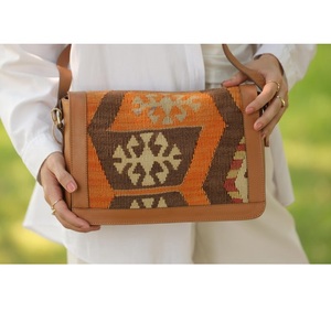 Sac bandoulière classique en cuir pour homme, sac polyvalent et tendance pour le bureau, les voyages ou les sorties décontractées, fabriqué en cuir souple de haute qualité - Product Image 6