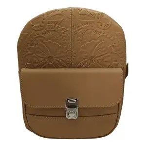 Mochila Fana Karolina Camel de piel de vaca tallada, 5L, correa de hombro arqueada, uso diario, unisex - Product Image 4
