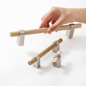 MAXERY - Tiradores de Muebles de Diseño Nórdico Moderno, de Madera Maciza de Roble Blanco, Tiradores de Aluminio para Armarios de Cocina, Perillas para Cajones - Product Image 1